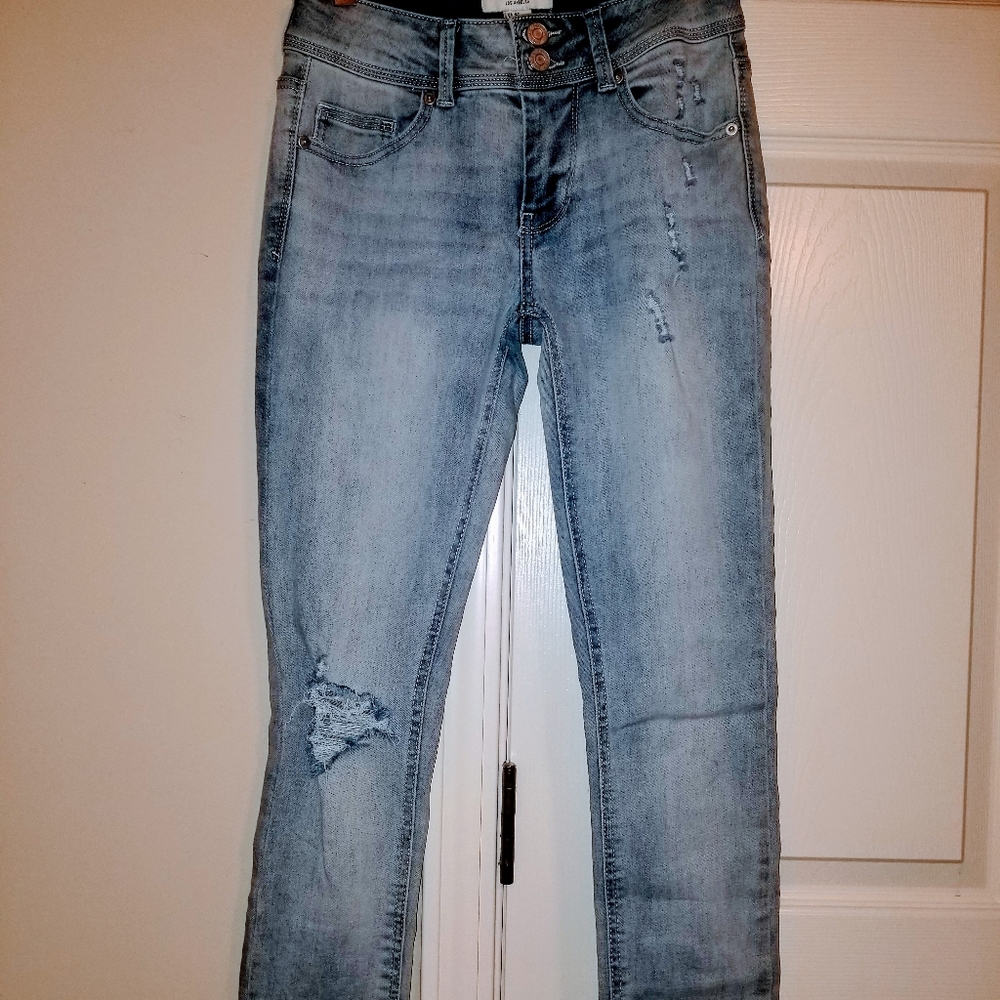 Forever 21 Premium Skinny Frayed hem Jeans. Size 24.